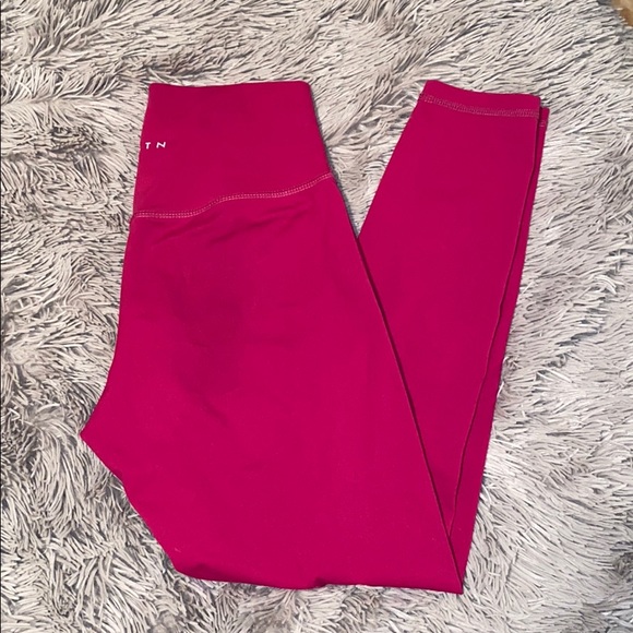 NVGTN | Magenta Signature Leggings - Picture 2 of 7